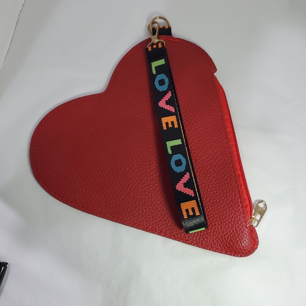 Heart Shaped Wristlet Red  Clutch Bag Love 🆕️ - Picture 9 of 12